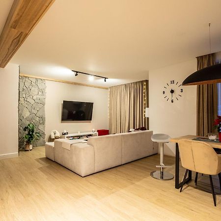 Apartski 18D زاكوباني المظهر الخارجي الصورة